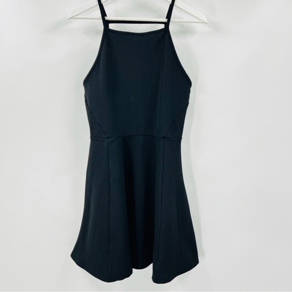 H&M Dresses & Skirts - H&M Divided Black Chevron Textured Fit and Flare Mini Dress Womens Size 12